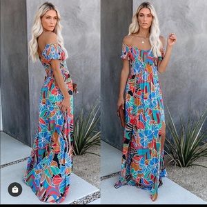 Beautiful dress from vici size medium. Never worn! On preorder on their website!